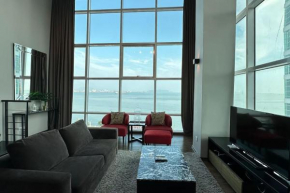Seaview Seafront Duplex in Town with WiFi & Full Kitchen 83A